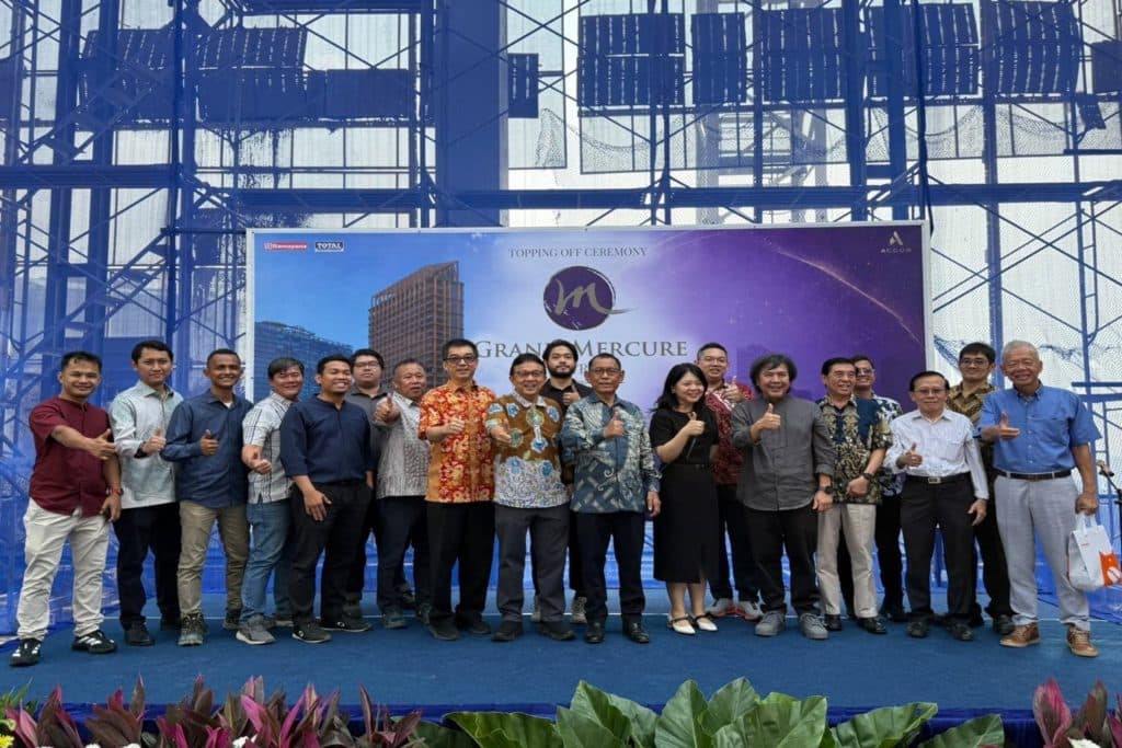 The Progress of Grand Mercure Satrio : Topping Off Ceremony